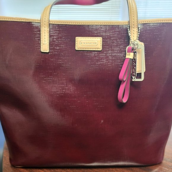 Coach - Picture 2 of 4